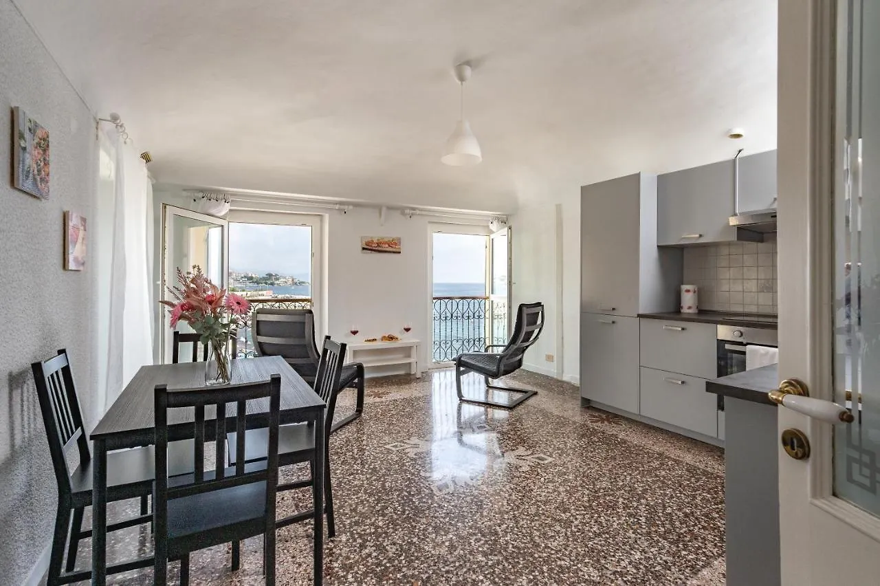 Seaside Apartment Genova Italy