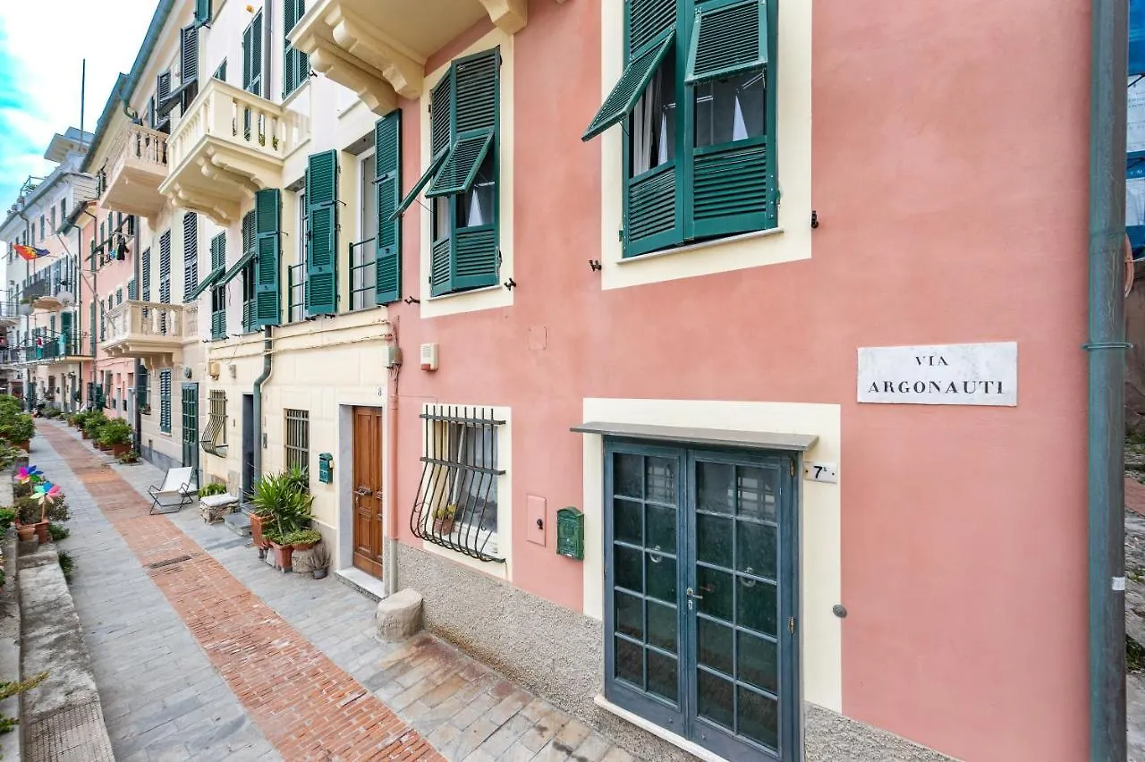 Seaside Apartment Genova Italy